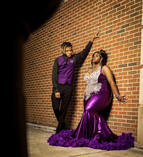 Prom Outfits Purple, Purple And Black Prom Couple, Purple Prom Dress Plus Size, Purple Prom Dresses Black Women, Purple And Black Prom Dress, Purple Prom Couple, Ugly Prom Dresses, Couple Prom Outfits, Prom Fits