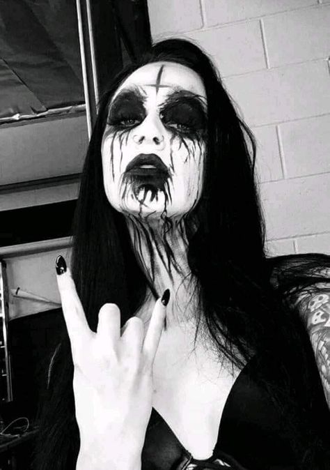 Black Metal Corpse Paint, Black Grunge Aesthetic, Black Metal Fashion, Corpse Paint, Black Metal Girl, Black Metal Art, Punk Makeup, Goth Model, Alt Makeup