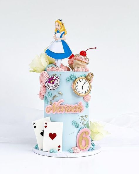 Alice In Wonderland Cake Ideas Birthdays, Alice Cake Wonderland, Alice In Wonderland Cake Ideas, Alice In Wonderland Cake, Modern Birthday Cakes, Fairy Birthday Cake, Wonderland Cake, 1st Birthday Girl Decorations, Alice In Wonderland Tea Party Birthday