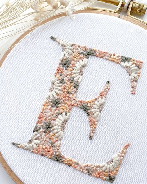 Monogram Embroidery Letters, Hand Embroidery Letters, Embroidery Video, Embroidery Stitches Beginner, Clothes Embroidery Diy, Simple Hand Embroidery Patterns, Embroidery Alphabet, Diy Embroidery Patterns, Embroidery Letters