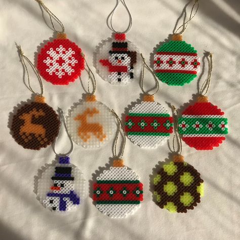 Hama Beads Christmas Tree, Christmas Tree Perler Beads, Christmas Perler Beads Ornaments, Hama Beads Patterns Christmas, Christmas Hama Beads, Perler Bead Ornaments Pattern, Perler Bead Ornaments, Hama Beads Christmas, Mini Hama Beads