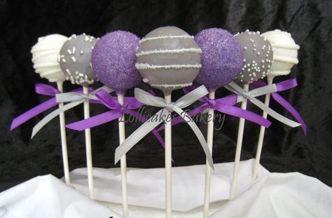 Purple Cake Pops, Cake Pop Favors, Purple And Silver Wedding, Silver Wedding Cake, Wedding Cake Pops, Purple Wedding Cakes, Cake Bridal, Purple Cakes, Gray Wedding