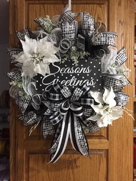 Black And White Christmas Wreath Ideas, Black And White Wreath Ideas, Black And White Christmas Wreaths, Black Christmas Wreath Ideas, Black And White Christmas Wreath, Black Christmas Wreath, Winter Mesh Wreath, White Wreaths, Black And White Wreath