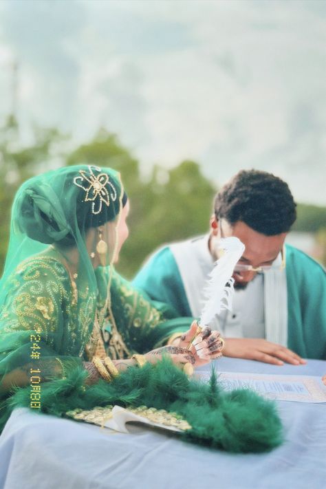 #nikkahceremony #nikkahthumbprintboard #somali Somali Nikkah Decor, Somali Couple, Nikkah Somali, Somali White Wedding Dress, Somali Bridal Dirac, Dhiirigalin Somali, Hijabi Outfit, Outfit Inspo