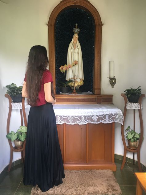 Catholic Woman Aesthetic, Catholic Mass Outfit, Black Christian Girl Aesthetic, Gothic Italian, Mexican Girl Aesthetic, Mass Outfit, Italian Wedding Aesthetic, Catholic Modesty, Catholic Core