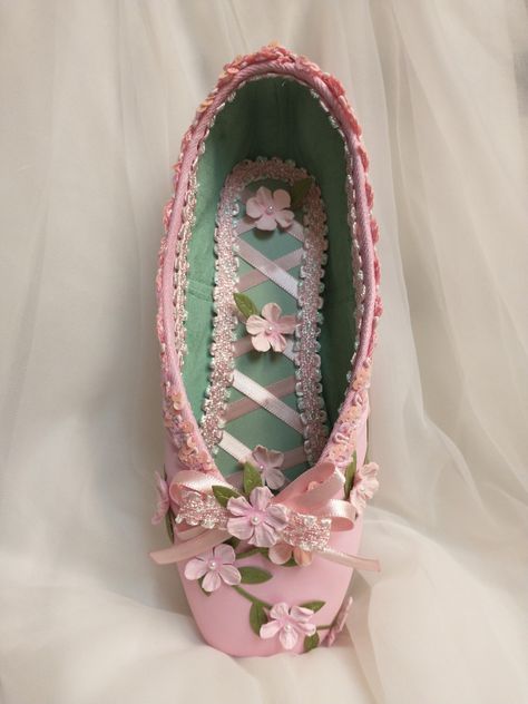 Garland Waltz decorative pointe shoe, Sleeping Beauty 2021 (Samantha) Painted Pointe Shoes Nutcracker, Diy Pointe Shoes, Decorated Pointe Shoes Nutcrackers, Decorating Pointe Shoes, Nutcracker Pointe Shoe Decorating, Pointe Shoe Decorations Ideas, Painted Pointe Shoes, Decorated Pointe Shoes, Point Shoe