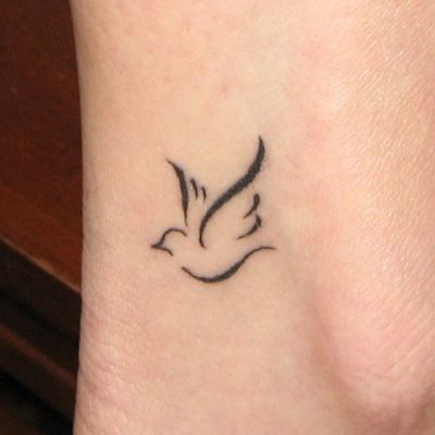 Tattoo Ideas Simple, Memorial Tattoo Ideas, Little Bird Tattoos, Bird Tattoos For Women, Dove Tattoos, Dove Tattoo, Cool Wrist Tattoos, Remembrance Tattoos, Outline Tattoo