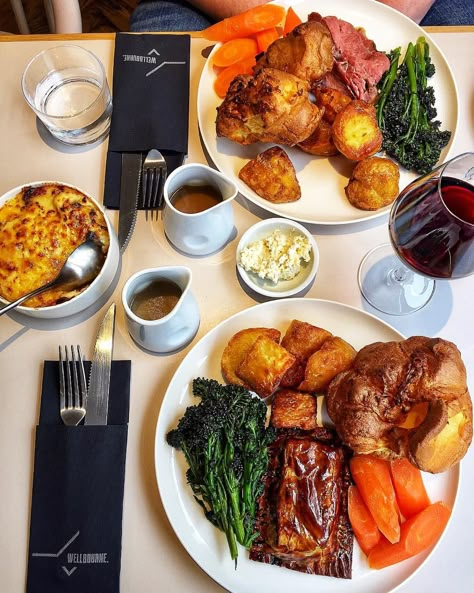 Natalie Brereton on Instagram: “If this doesn’t persuade you to go & try the Sunday roast @wellbourne.restaurant then I don’t know what to tell you. A fantastic meal today…” Wedding Roast Dinner, Sunday Roast British, Pub Photoshoot, Roast Ideas, Christmas Hotel, Sunday Roast Dinner, Lord Please Help Me, Pastry Bites, Family Around The Table