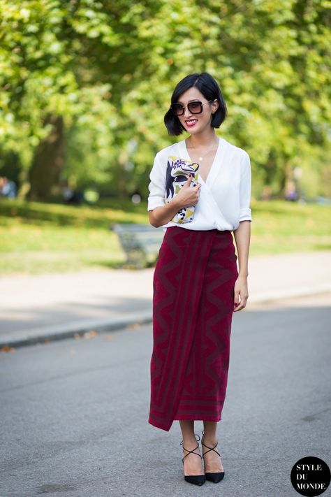 London FW SS15 Street Style: Nicole Warne Influencer Photos, Street Mode, Nicole Warne, Skirts Outfits, Soft Classic, Outfit Trends, Style Looks, Street Style Chic, Inspired Outfits