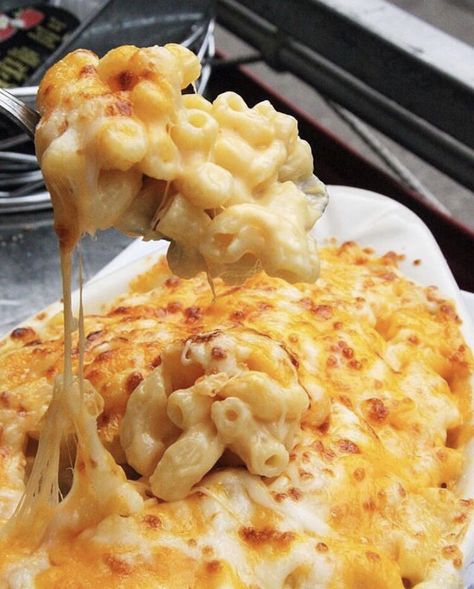 No Milk Mac And Cheese, Baked Mac And Cheese Aesthetic, Me As A Food, Mac N Cheese Aesthetic, Macaroni Ideas, Mac & Cheese, Max N Cheese, Mac And Cheese Aesthetic, Mc N Cheese