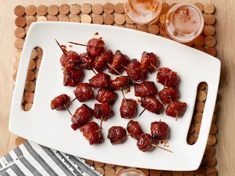 Get Food Network Kitchen's Bacon-Wrapped Water Chestnuts Recipe from Food Network Bacon Wrapped Water Chestnuts Recipe, Big Game Appetizers, Bacon Wrapped Water Chestnuts, Chestnut Recipes, Sugar Dress, Holiday Appetizers Easy, Sweet Glaze, Bacon Appetizers, Water Chestnut