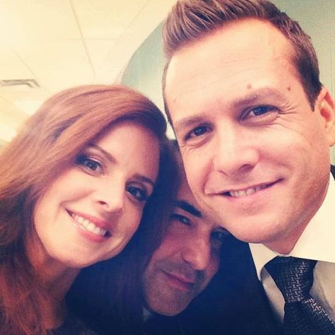 Best selfie! Suits! Donna Harvey, Perspective Pictures, Suits Tv Series, Suits Harvey, Harvey Specter Suits, Donna Paulsen, Sarah Rafferty, Suits Usa, Suits Tv Shows