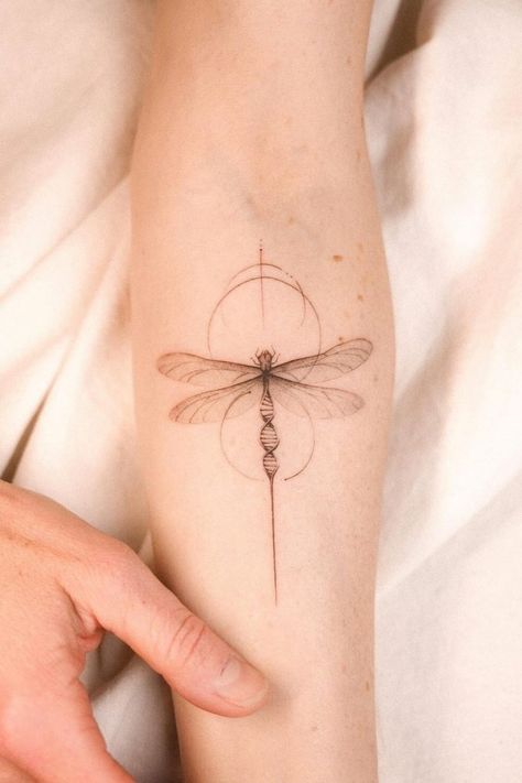 Dragon Fly Mandala Tattoo, Tattoo Modern, Hipster Tattoo, Dragonfly Tattoo Design, Boho Tattoos, Insect Tattoo, Spine Tattoos For Women, Dragonfly Tattoo, Badass Tattoos