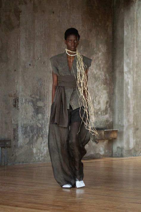 Wabi Sabi Fashion, Spring 2023 Ready To Wear, Fashion Calendar, 2023 Ready To Wear Collection, African Textile, Wabi Sabi Style, 2023 Ready To Wear, Spring Summer 2023, Fashion Images