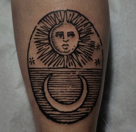 sun & moon tattoo Naruto Sun And Moon, Sun And Moon Knee Tattoo, Sun And Moon Traditional Tattoo, Tiddy Tats, Moon Knee Tattoo, Moon Tattoo Thigh, Tattoo With Moon, Floral Shoulder Tattoo, Sun Moon Tattoo