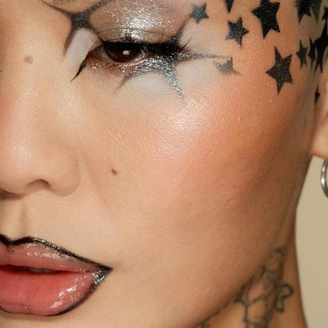 Mei Pang on Instagram: "NEW YEARS EVE MAKEUP - I always go for something classic like stars and silver ahaha #avantgardemakeup #editorialmakeup #experimentalmakeup #starmakeup" Silver Star Makeup, Metallic Silver Makeup, Blue And Silver Makeup, Silver Star Eye Makeup, Black And Silver Makeup, Silver Goth Makeup, Silver Futuristic Makeup, Eve Makeup, Silver Makeup