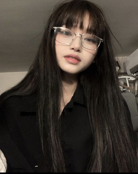 Asian Hairstyles Round Face, Ulzzang Girl Aesthetic, Bangs And Glasses, People With Glasses, Glasses Frames Trendy, Glasses Inspiration, Girl Eating, Tattoo Makeup, Glasses Cute