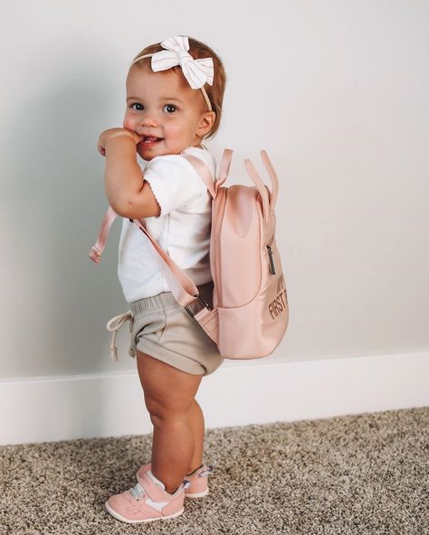 Maddie Obray on Instagram: “I can’t believe she is 11 months old! How has it been almost a year already? She gets more and more fun every day and I seriously just love…” One Year Old Outfits, Modern Baby Clothes, Old Outfits, Outfits Girl, Future Mom, Tiny Humans, One Year Old, Old Style, More And More