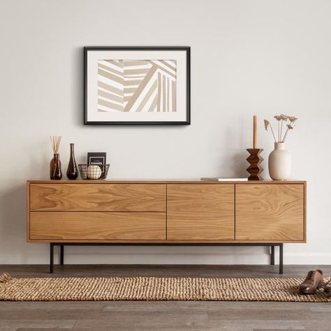 Mid Century Modern Bedroom Design, Decoration Buffet, Tv Walls, Sideboard Decor, Furniture Details Design, Hallway Designs, Living Room Design Inspiration, Sideboard Designs, House Furniture Design