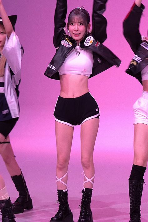 La Sserafim Work Out, Kpop Idol Body Claim, Sakura Lesserafim Body Shape, Chaewon Body Goals, Sakura Miyawaki Outfit, Sakura Body Lesserafim, Sakura Miyawaki Body Goals, Miyawaki Sakura Outfit, Miyawaki Sakura Armpit