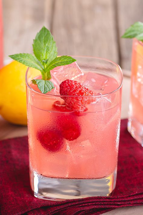 Would you agree that a hot summer’s day calls for something a little tart, a little refreshing, and perhaps just a little boozy? Yes? Well, this delicious pink gin and raspberry lemonade ticks all the boxes! Pink Gin And Lemonade, Gin Pink Cocktail, Raspberry Gin Cocktail Recipes, Pink Lemonade Gin Cocktail, Gin And Lemonade Cocktails, Pink Gin Cocktails Recipe, Pink Cocktails Recipes, Pink Gin Recipe, Pink Lemonade Vodka Slush