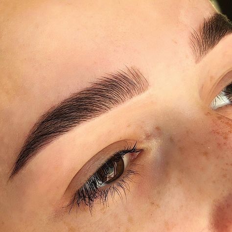 Eyebrows Goals, Straight Eyebrows, Eyebrow Lift, Brow Stylist, Henna Brows, Eyebrow Serum, Beautiful Eyebrows, Powdered Eyebrows, Eyebrow Shape