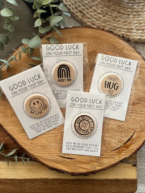 This cute little wooden Pocket Hug token is the perfect little gift to let someone know you care on their first day! For the first day of kindergarten, college, or even a new job. Gifting ideas:  *Tucked into a child's lunch box, backpack, or purse *First day of school gift  *Snuck into a friends bag or desk   *Added to a gift bag or basket *A going away gift for a special person.  Pocket Hug measures about 1.5"  This listing is for ONE Pocket Hug. There is an option to add a short message to th Lunch Box Backpack, Box Backpack, First Day Of School Gift, Blessing Bags, First Day Of Kindergarten, Pocket Hug, Neuer Job, Kindergarten First Day, School Event