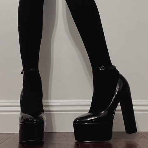 Black Platform Heels Aesthetic, Tall Platform Heels, Platform Heels Aesthetic, Brooklyn Outfit, Men High Heels, Heels Aesthetic, Bling Ring, Platform Heels Boots, Expensive Jewelry Luxury