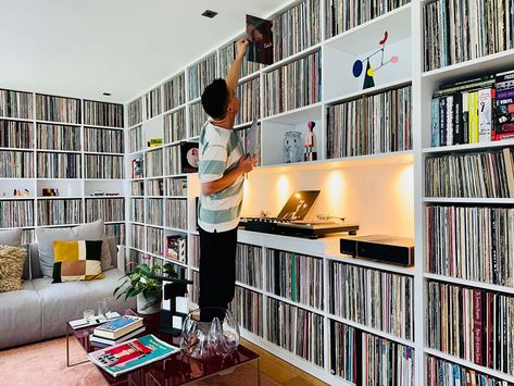 Modern Vinyl Record Storage, Floor To Ceiling Record Storage, Musician House, Record Room Ideas, Record Shelving, Record Corner, Lp Regal, Bookcase Stairs, Listening Lounge