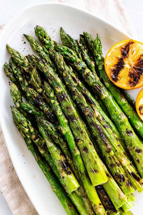 Grilled asparagus makes charred spears with smoky flavor and lightly crisp edges. It’s seasoned with olive oil, salt, pepper, and served with lemon. #asparagus #grilledasaparagus #bbq #grilling Asparagus Healthy Recipes, Asparagus Grilled, Grilled Asparagus Recipes, Salad Appetizer Cups, Balsamic Dressing, Fresh Asparagus, Lemon Herb, How To Cook Asparagus, Grilled Asparagus