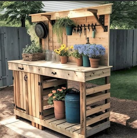 Diy Patio Tables, Planting Bench, Plant Station, Potting Benches Diy, Garden Work Bench, Pallet Potting Bench, Potting Bench Ideas, Potting Bench Plans, Potting Station