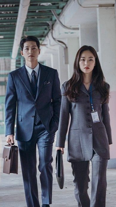 Kdrama Vincenzo, Kore Ulzzang, Korean Couple Photoshoot, Neat Casual Outfits, Korean Couple, Korean Aesthetic, Stylish Work Outfits, K Drama, Couple Photography Poses