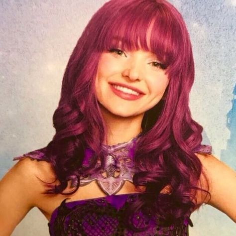 Smile everyday #Descendants2 #DisneyDescendants2 #D2 #D2Deets #DoveCameron Descendants Mal And Ben, Dove Cameron Descendants, Descendants Pictures, Disney Descendants 2, Descendants Wicked World, Hairspray Live, Mal Descendants, Disney Descendants Movie, Disney Channel Descendants