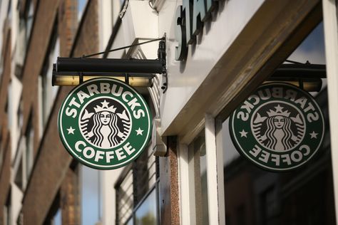 Raise your hand if you have a Starbucks obsession. Well, your morning peppermint mocha could get a lot more affordable if you win the... Starbucks Hacks, Café Starbucks, Grilled Swordfish, Howard Schultz, Starbucks Barista, Starbucks Frappuccino, Starbucks Secret Menu, How To Order Coffee, Secret Menu