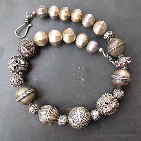 Ojime Beads, Diy Sculpture, African Trade Bead Jewelry, Bracelets Boho, Bead Making, Antique Silver Jewelry, African Baskets, Jewelry Antique, Beaded Anklets