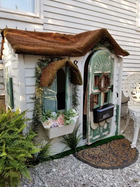 Diy Kids Playhouse, Cottage Playhouse, Plastic Playhouse, Wood Playhouse, Playhouse Ideas, Diy Playhouse, English Cottage Style, Kids Playhouse, English Cottage