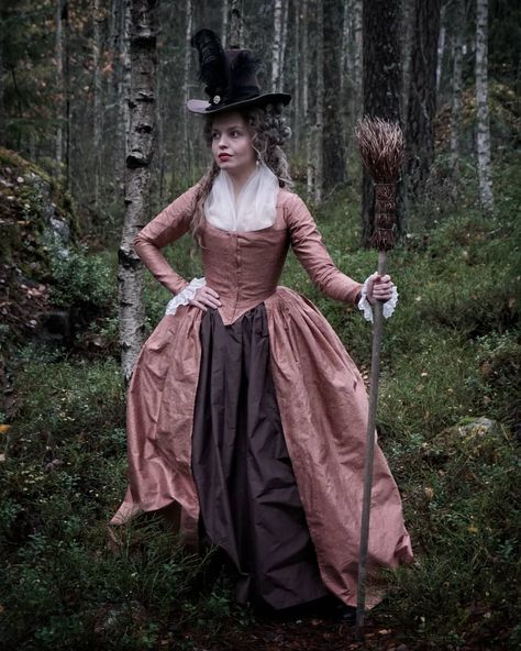 1780s Fashion, Georgian Fashion, The Season Of The Witch, Clothing Construction, Georgian Dress, Pumpkin Dress, 18th Century Clothing, Period Clothing, Historical Reenactment