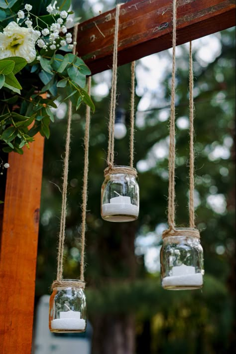 Outdoor Backdrop Ideas, Palette Backdrop, Mason Jar Wedding Decor, Deco Champetre, Deco Nature, Garden Decor Diy, Funky Decor, Vintage Garden Decor, בר מצווה