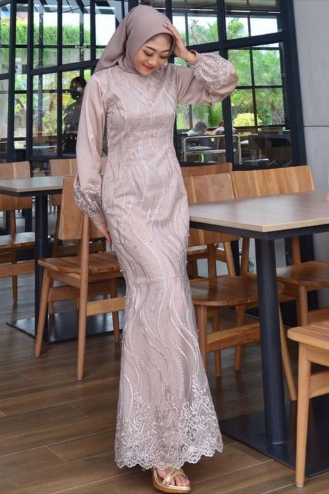 Dress Kondangan Modern, Model Dress Brokat, Kebaya Modern Hijab, Dress Brokat Modern, Model Dress Kebaya, Kondangan Outfit, Dress Muslim Modern, Braidsmaid Dresses, Model Kebaya Modern