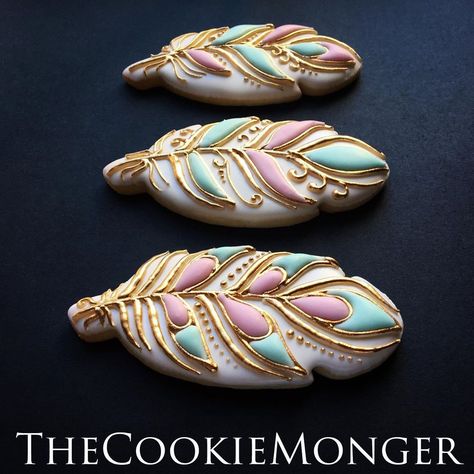 1,167 Likes, 59 Comments - Stacey  @TheCookieMonger (@thecookiemonger) on Instagram: “#TheCookieMonger #cookies #icedcookies #icing #icingcookies #cookieart #decoratedcookies #feathers…” Feather Cookies Decorated, Masquerade Cookies, Diwali Cookies, Feather Cookies, Creative Pastries, Boho Cookies, Dream Cookies, Decorated Biscuits, Elegant Cookies