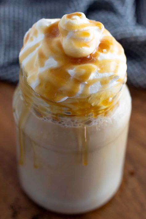 This Copycat Starbucks Caramel Macchiato is easy to make at home and tastes just like the expensive store-bought version. Starbucks Vanilla Frappuccino, Starbucks Caramel Macchiato, Espresso Drink Recipes, Caramel Macchiato Recipe, Vanilla Frappuccino, Macchiato Recipe, Starbucks Vanilla, Espresso Pods, Starbucks Caramel