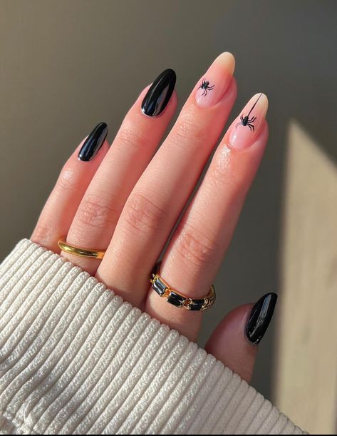 halloween nails Bat Nails, Black Halloween Nails, Witch Nails, Halloween Nails Easy, Witchy Nails, Halloween Acrylic Nails, Cute Halloween Nails, Halloween Nail Designs, Fire Nails