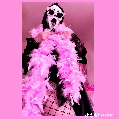 Valentine’s day 💌 Pink Ghostface, Fake Skin Tattoo, Scream Costume, Rainy Day Photography, Creepy Photography, Horror Halloween Costumes, Pink Wallpaper Hello Kitty, Yandere Girl, Scream Halloween