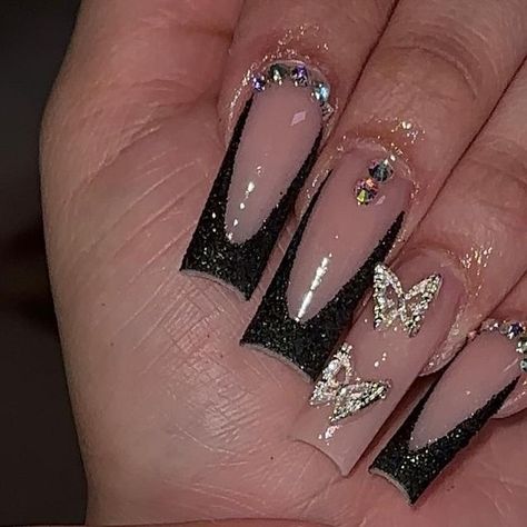 Jasmin 💜 on Instagram: "black glitter frenchies are 😍😍  #chicagonailtech #nailsnailsnails #westlawnchicago #midwaychicago #nailsnailsnails #nailsnailsnails" Glitter Frenchies, Black Frenchies, Bling Things, January 11, Nails Inspo, Black Glitter, Nail Tech, Nail Inspo, Glitter