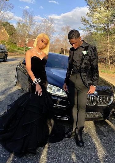 All Black Hoco Outfit Couple, Black And Purple Homecoming Couple, Black On Black Prom Couples, All Black Prom Couple, Prom Matching Couples, Prom Matching Couples Outfits, Black Prom Couples Outfit, Velvet Prom Suit, Prom Dates Couples Black Dress