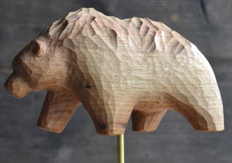 Wooden Bear Carving, Wood Carving Tutorial, Whittling Patterns, Carving Animals, Characters References, Whittling Ideas, Carved Wooden Animals, Wood Carving For Beginners, Bear Sculptures