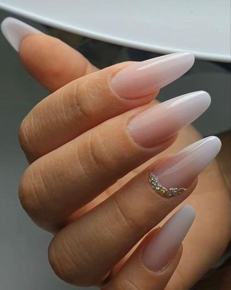 Wedding Nails 2023, Clean White Nails, Almond Wedding Nails, Baby Boomer Nails, Baby Boomers Nails, Nail Tip Designs, Look Clean, Milky Nails, Winter Nails Acrylic