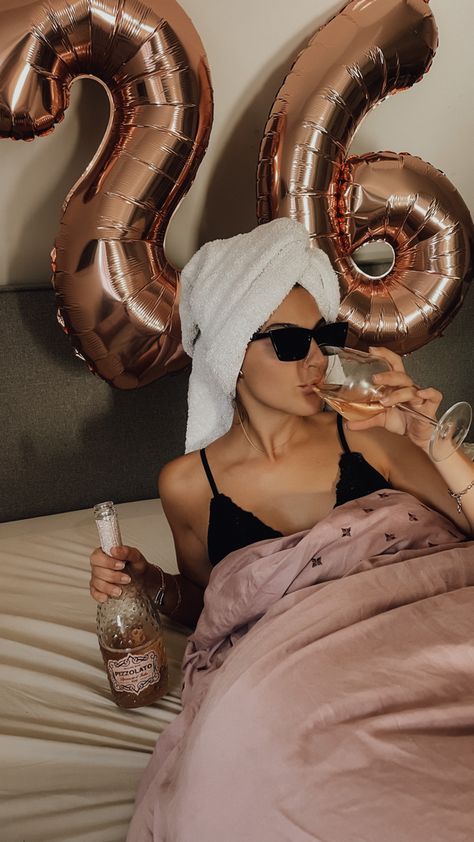 Birthday 26 Photoshoot Ideas, 26 Bday Photoshoot, 26 Bday Ideas, Birthday Photoshoot Ideas Hotel, Birthday Photo Shoot Ideas At Home, 26 Birthday Shoot Ideas, Birthday Photos In Bed, Photoshoot With Wine Glasses, 26 Birthday Aesthetic