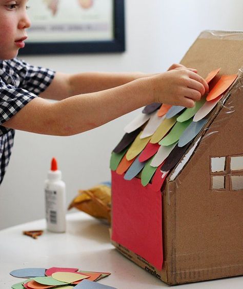 Cardboard Box Houses, Box House, Cardboard House, Box Houses, Kraf Diy, Crafty Kids, Construction Paper, Childrens Crafts, Cardboard Crafts