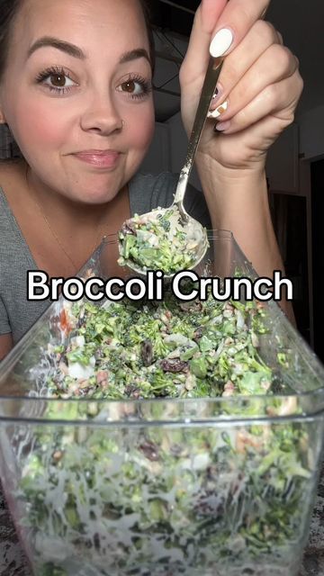 Vegetable Crunch Salad, Broccoli Crunch Salad Recipes, Cold Broccoli Salad Recipes, Bacon Salad Recipes, Chopped Broccoli Salad, Broccoli Crunch Salad, Veggie Casserole Recipes, Best Broccoli Salad Recipe, Dinner Videos